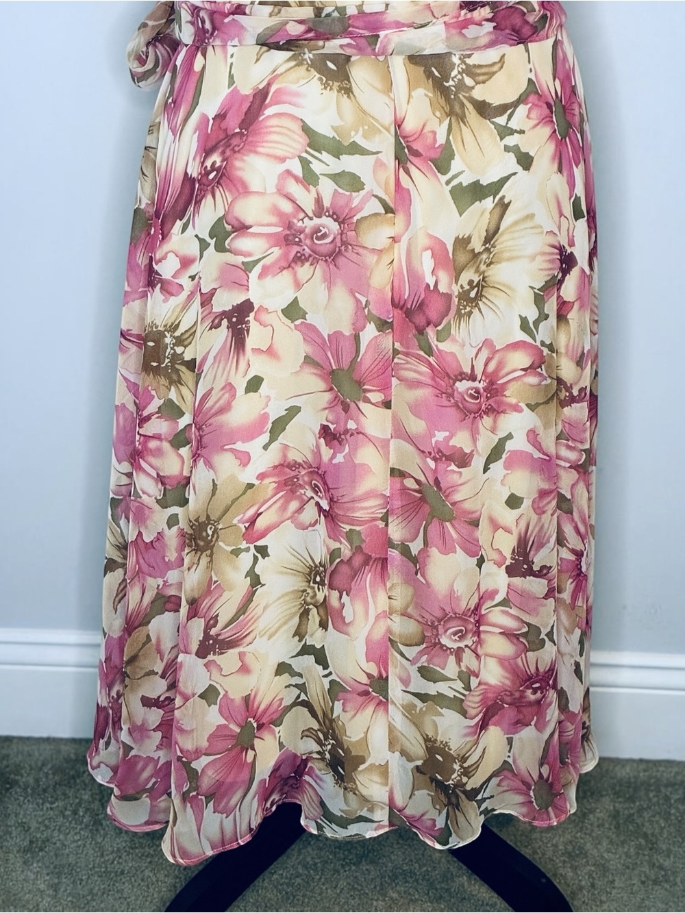 karin stevens Pink and Cream Floral Chiffon Lined Wrap Midi Dress - Picture 11 of 15